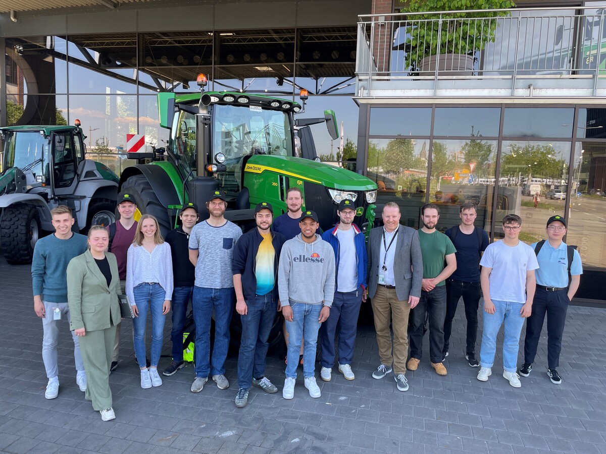 Gruppenfoto von der John Deere Exkursion