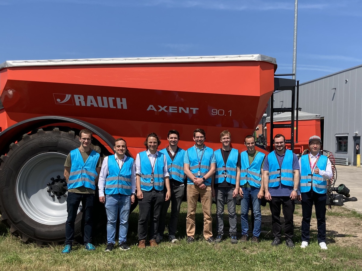 Studierende bei Rauch