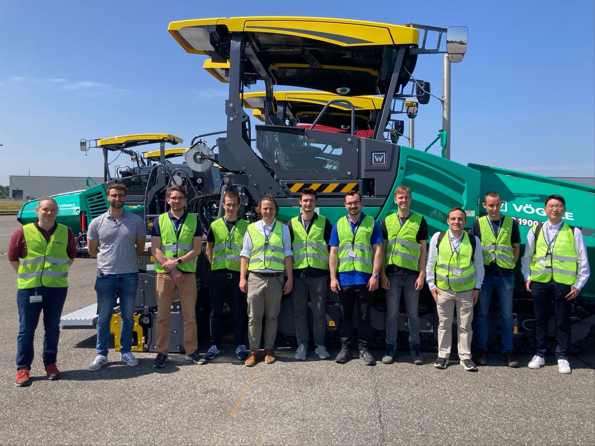 Studierende bei Vögele